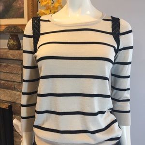 Super cute long sleeve sweater